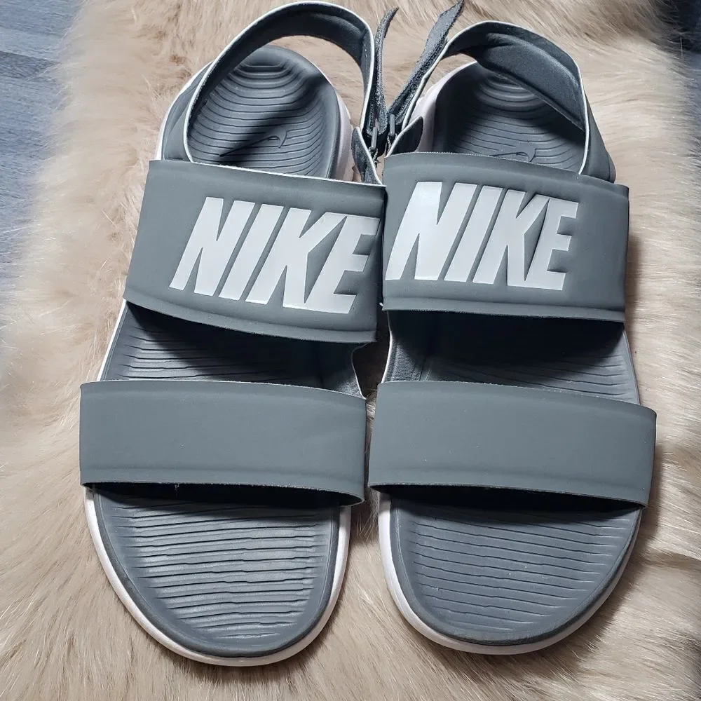 Nike Men's Tanjun Sandals.